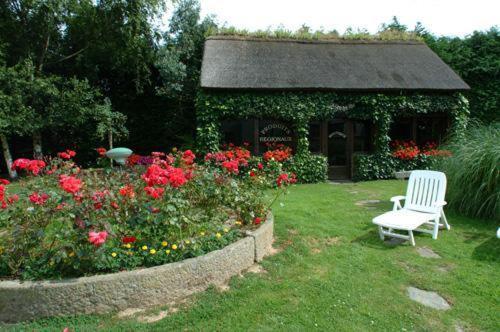 Logis Hotel Restaurant Manoir De L'Acherie Sainte-Cecile  Bagian luar foto