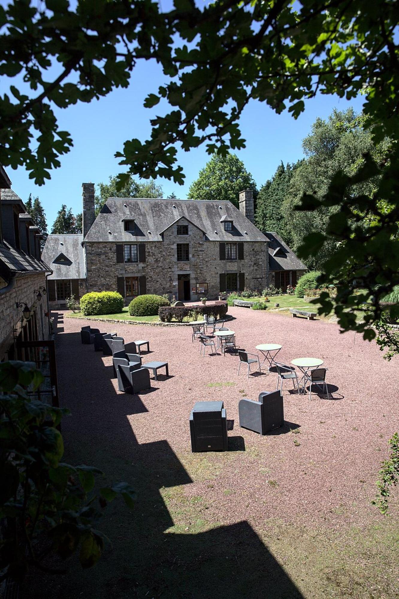 Logis Hotel Restaurant Manoir De L'Acherie Sainte-Cecile  Bagian luar foto