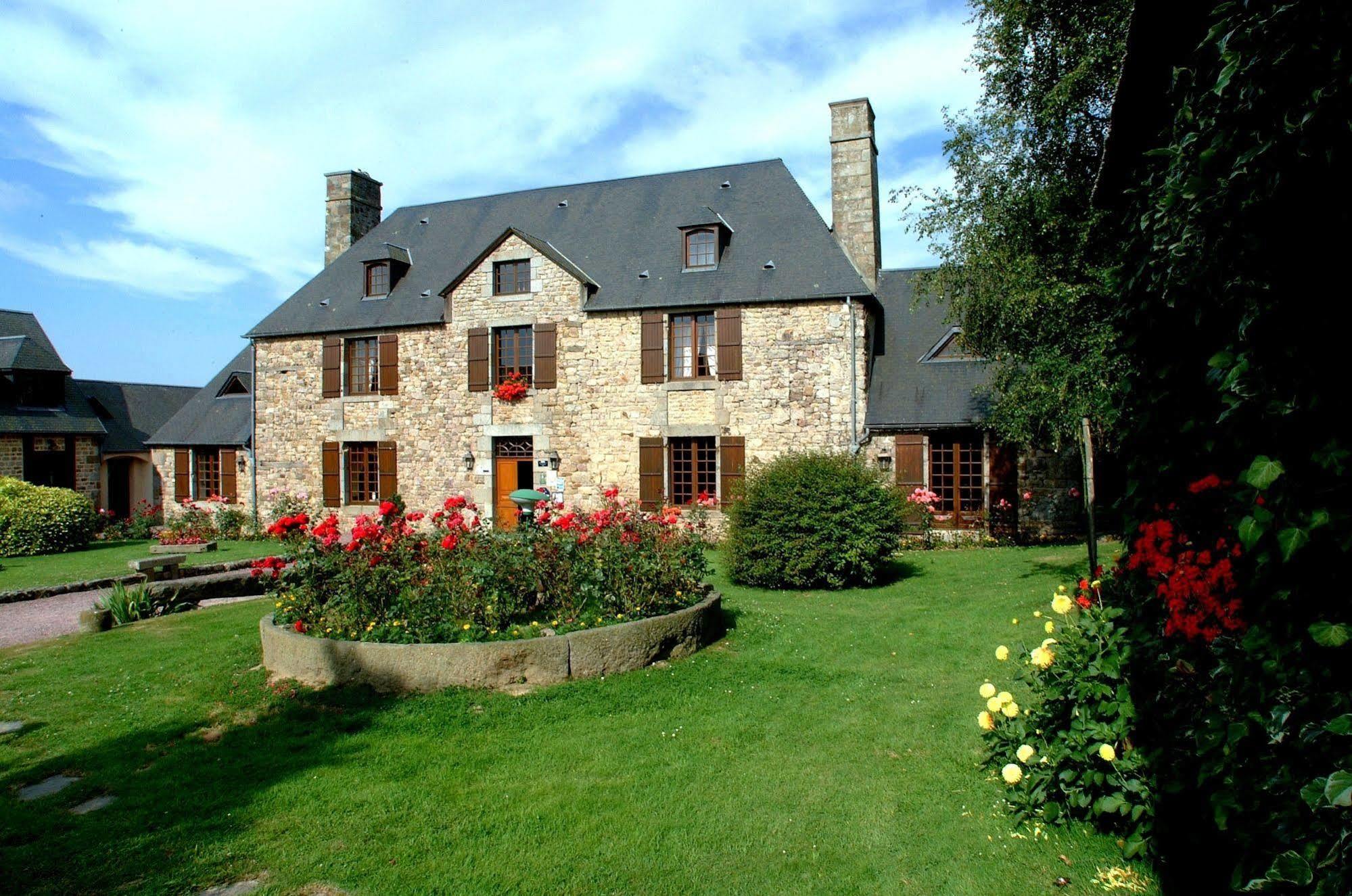 Logis Hotel Restaurant Manoir De L'Acherie Sainte-Cecile  Bagian luar foto